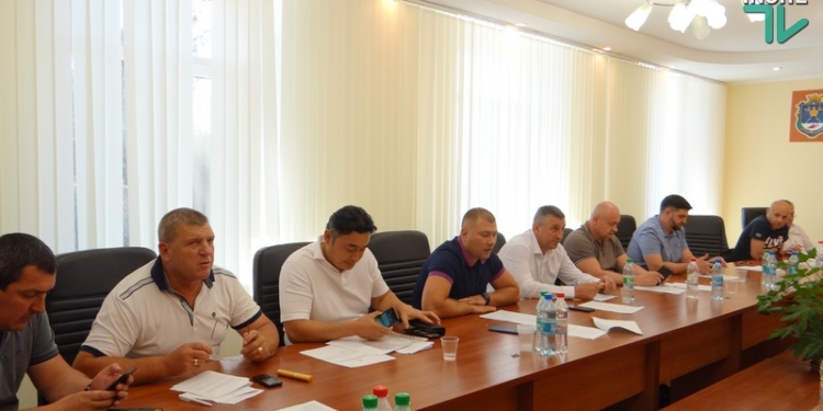 «В очередной раз хотелки определенных депутатов и чиновников»: в Николаевском облсовете ругались по поводу выделенных на ремонт улиц средств (ФОТО, ВИДЕО)