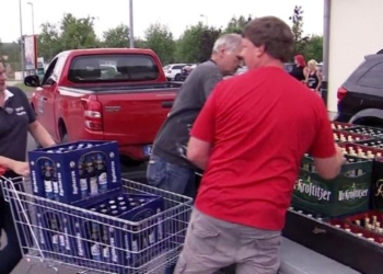 Посетителей фестиваля неонацистов в Германии оставили без пива (ФОТО)