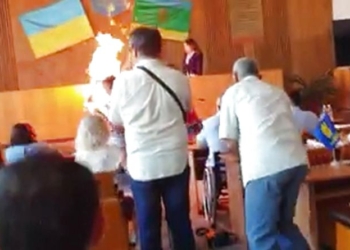 Предприниматель поджег себя на сессии горсовета в Бердичеве (ВИДЕО)