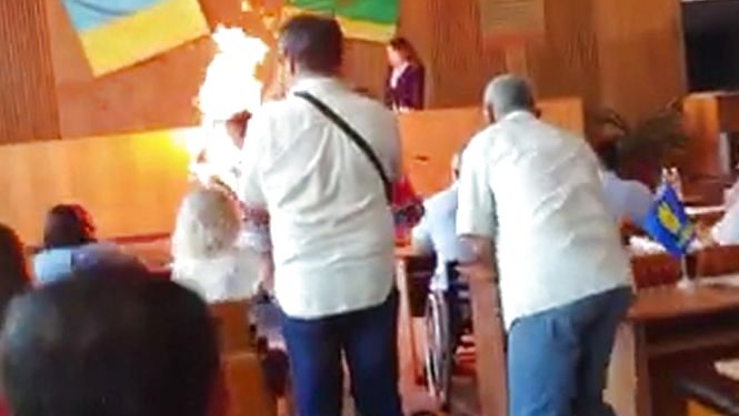 Предприниматель поджег себя на сессии горсовета в Бердичеве (ВИДЕО)
