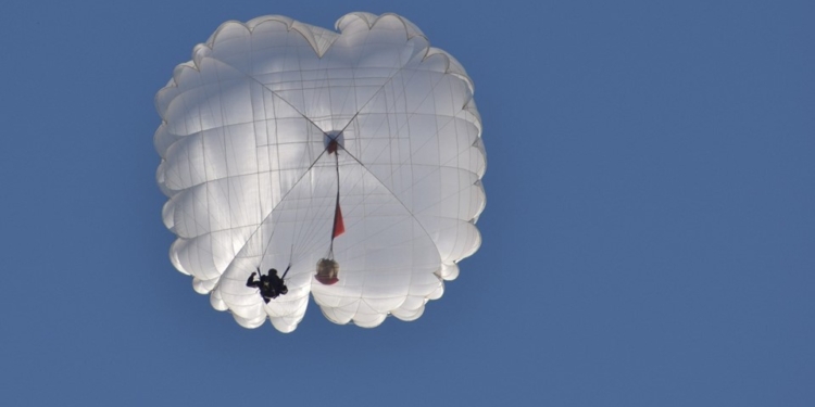 Николаевские морпехи «шагнули в небо» с высоты 800 метров (ФОТО)