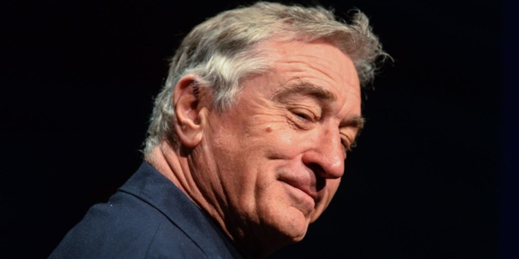 Роберт Де Ниро стал героем антироссийского ролика и обвинил Трампа в сговоре с Москвой (ВИДЕО)