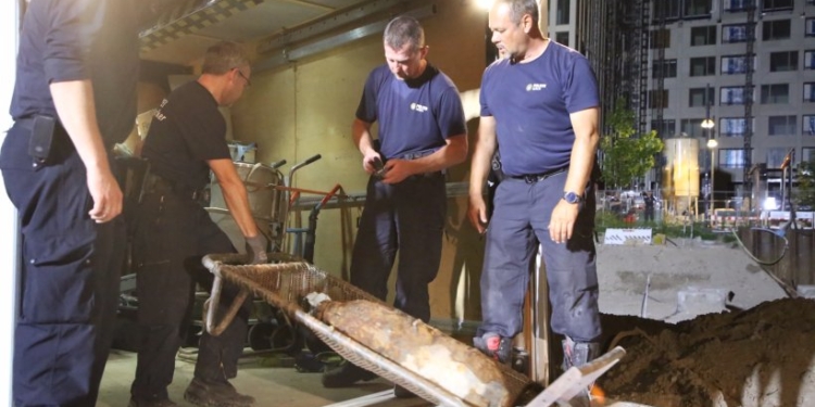 В центре Берлина обезвредили 100-килограммовую авиабомбу  (ФОТО)