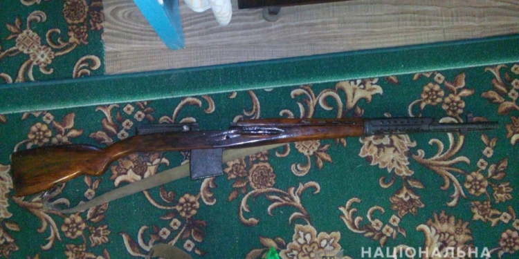 На Николаевщине у мужчины обнаружили снайперскую винтовку – говорит, нашел на пустыре (ФОТО)