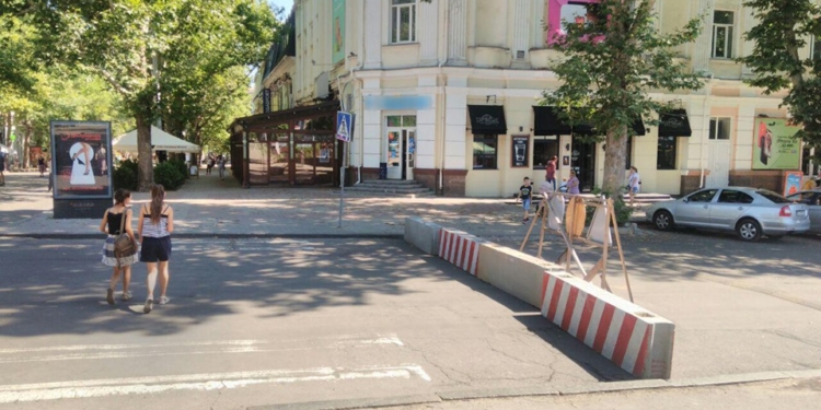 Парковаться на пешеходной улице Соборной в Николаеве теперь не получится (ФОТО)