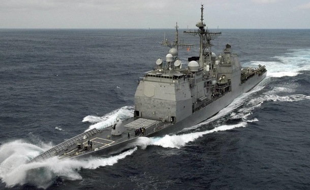 Крейсер США и корабль России чуть не столкнулись в море