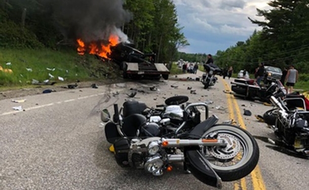 В США пикап столкнулся с колонной байкеров: семь погибших (ВИДЕО)