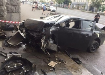 В здание горсовета Харькова врезалась машина