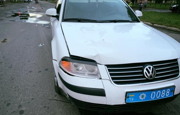 Опять трагедия по вине полицейских! В Конотопе машина начальника полиции сбила ребенка (ФОТО и ВИДЕО)