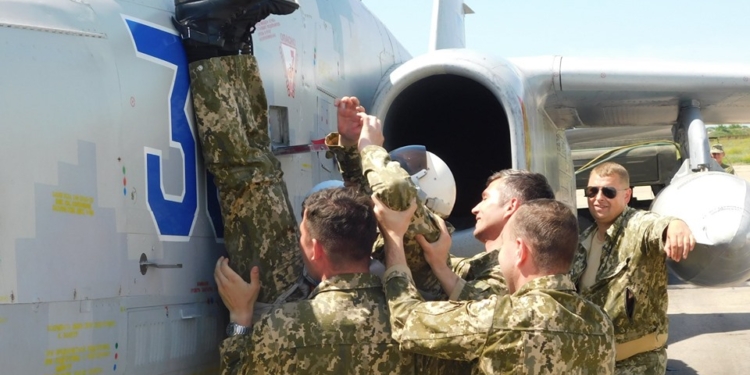 В николаевской авиабригаде прошла «церемония» фиксации первого самостоятельного вылета на боевом самолете курсантов-«кожедубовцев» (ФОТО)