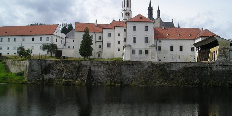 Шок для общественности: в Чехии у монашеского ордена отобрали лес, возвращенный ему по Закону о реституции (ФОТО)