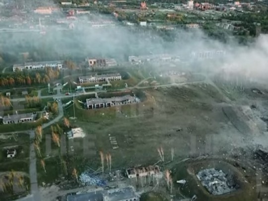 Огромная воронка посреди пожарища - видео последствий взрыва на заводе боеприпасов в России 1