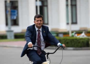 «В стране не та ситуация, чтобы президент ездил на велосипеде» — заместитель главы АП