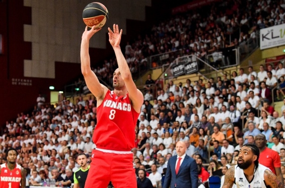 Николаевец Сергей Гладыр вместе с «Монако» стал «серебряным» призером чемпионата Франции по баскетболу (ФОТО)