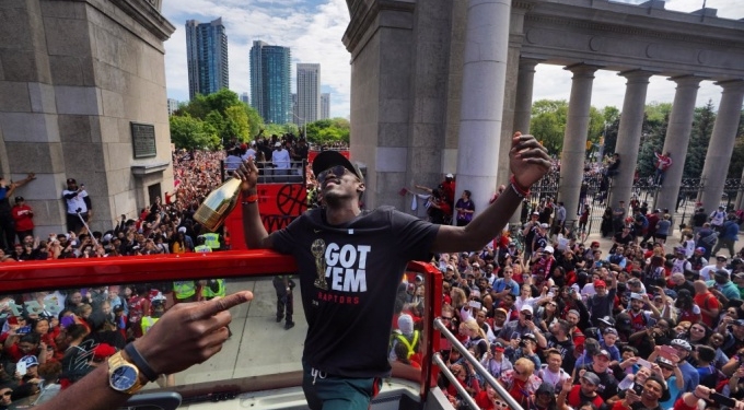 Поздравить «Торонто Рэпторз» с первым чемпионством в НБА пришли 1,5 миллиона болельщиков (ФОТО, ВИДЕО)