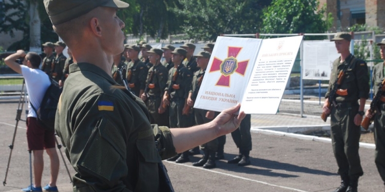 В Николаевском полку Нацгвардии молодые бойцы приняли присягу (ФОТО)