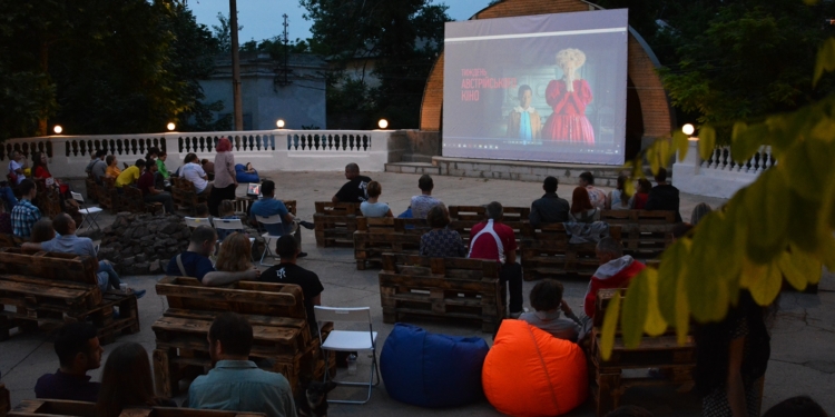 В Николаеве стартовал фестиваль австрийского кино на летней площадке в ДОФе (ФОТО)