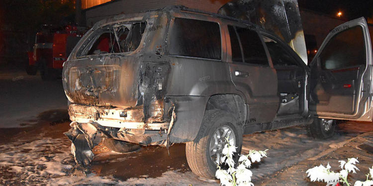 В Николаеве неизвестные подожгли «Jeep Grand Cherokee»