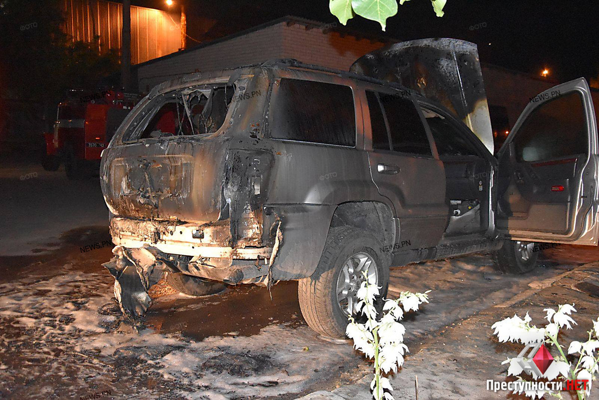 В Николаеве неизвестные подожгли «Jeep Grand Cherokee»