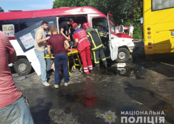 Под Киевом столкнулись 2 маршрутки и легковое авто – 26 пострадавших (ФОТО и ВИДЕО)