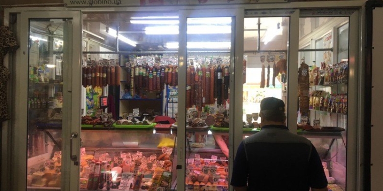 В Николаеве на рынке «Юлиана» обокрали несколько павильонов (ФОТО)