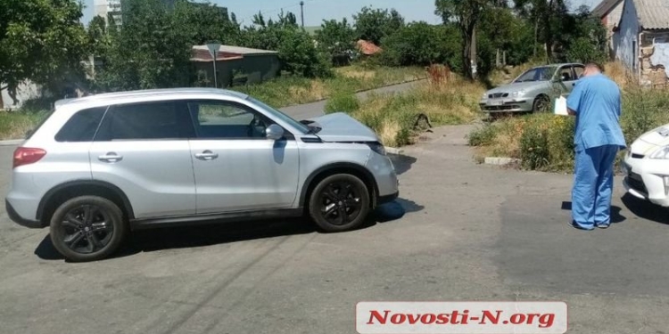 В Николаеве столкнулись такси и «Сузуки». Пострадали женщина и ребенок (ФОТО)