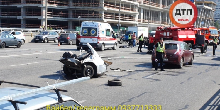Четыре человека погибли в ДТП возле центрального автовокзала в Киеве (ФОТО)
