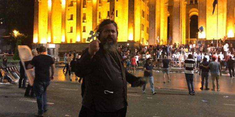 В Грузии массовые протесты из-за скандала с российским депутатом, полиция применила слезоточивый газ  (ФОТО, ВИДЕО)