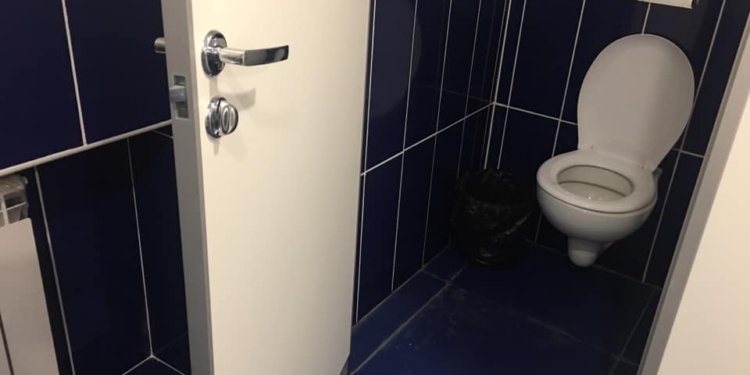 На железнодорожном вокзале Николаева открыли «туалет Омеляна» (ФОТО, ВИДЕО)