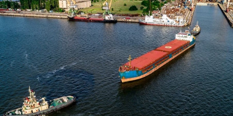 На завод «Океан» для ремонта прибыло судно Alice (ФОТО)