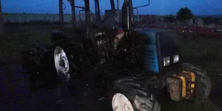 На Николаевщине ночью загорелся трактор (ФОТО)