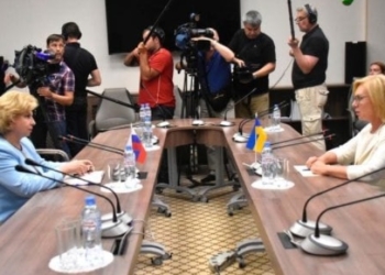 Омбудсмены Украины и РФ договорились создать рабочую группу по освобождению осужденных