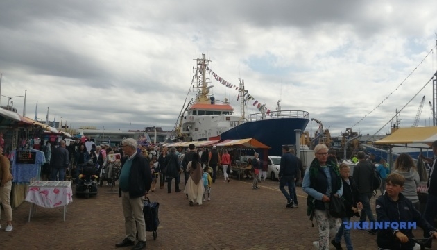 В Нидерландах провели фестиваль селедки (ВИДЕО)