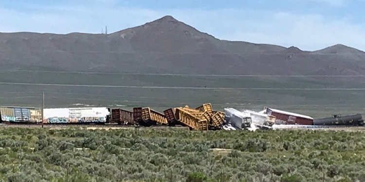 В США сошел с рельсов поезд с боеприпасами и взрывчатыми веществами (ВИДЕО)