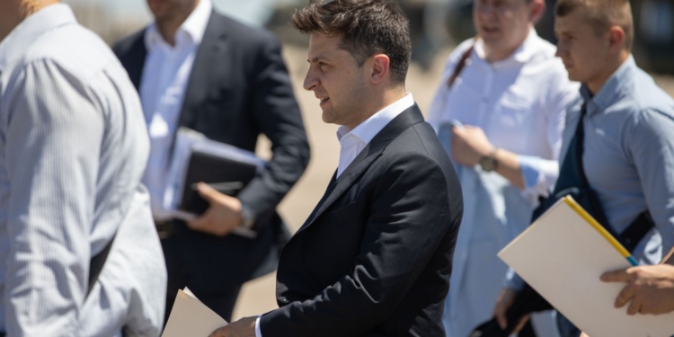 Зеленский анонсировал реформы для развития бизнеса и “вливания” в Донбасс