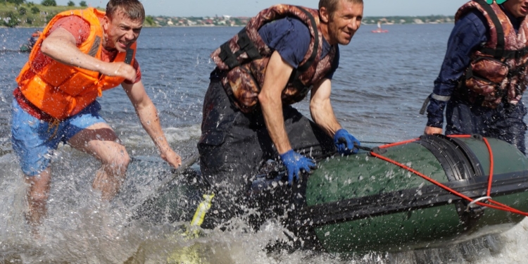 На земле и в воде: Николаевские спасатели определяли лучшее отделение (ФОТО, ВИДЕО)