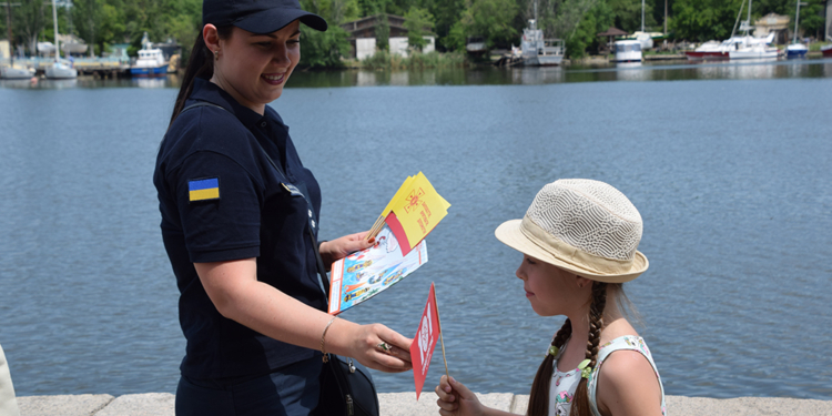 Во время невероятной жары. Николаевские спасатели напомнили горожанам правила безопасного отдыха у воды (ФОТО)