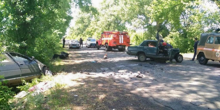 Обновлено. В автокатастрофе под Николаевом погибли двое водителей, один из которых полицейский (ФОТО)
