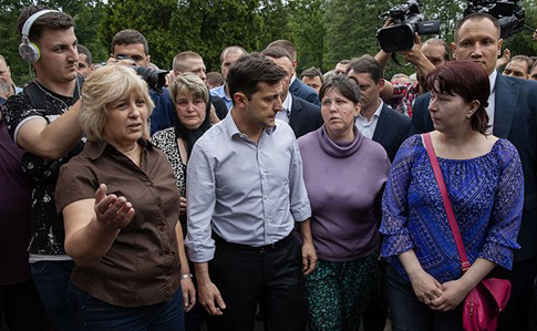 Спор с Зеленским: Канал Порошенко купил квартиру семье погибшего шахтера (ВИДЕО)