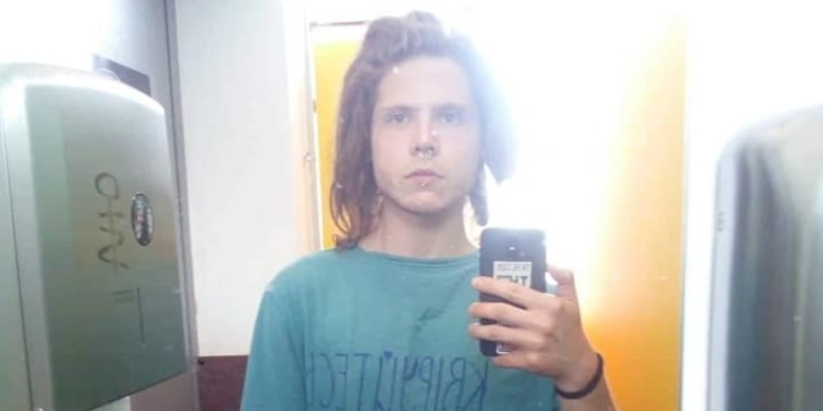 Били ногами и забрызгали газом. После «КиевПрайда» в столице отследили и избили волонтера (ФОТО)