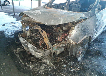 В Николаеве сожгли автомобиль начальника локомотивного депо