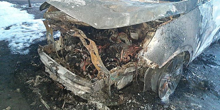 В Николаеве сожгли автомобиль начальника локомотивного депо