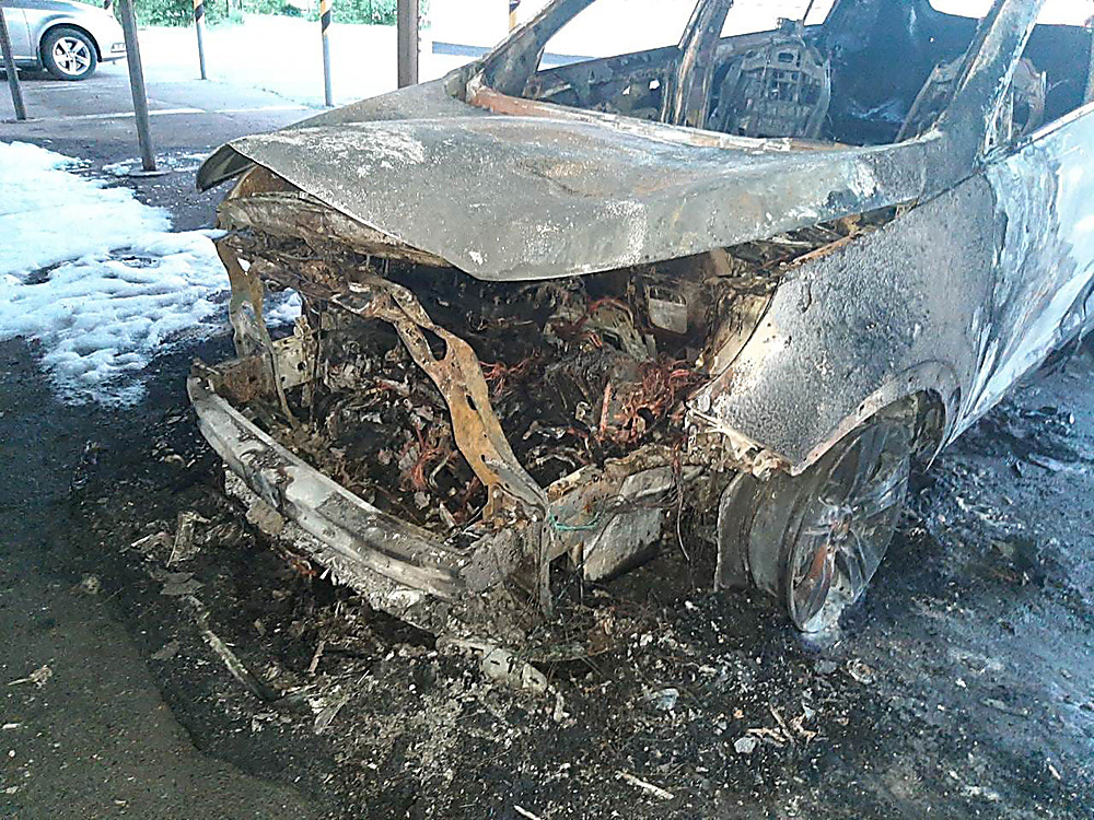 В Николаеве сожгли автомобиль начальника локомотивного депо 3