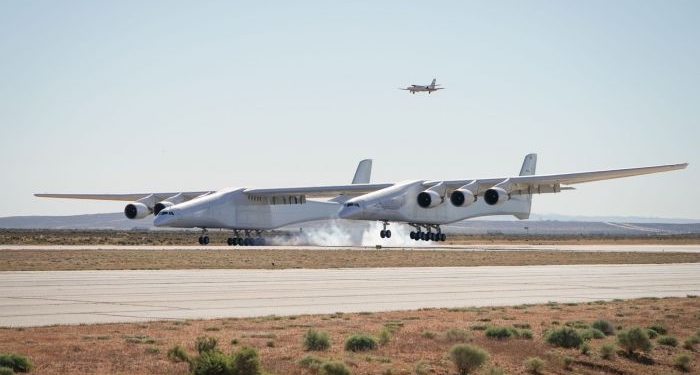 Самолет с самым большим в мире размахом крыла выставят на продажу