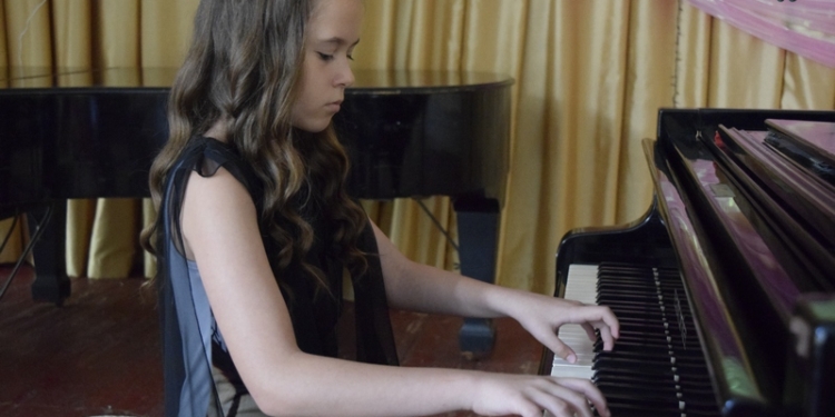 Юная пианистка из Николаева стала дипломантом престижного международного конкурса (ФОТО, ВИДЕО)