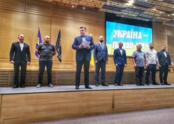 “Свобода”, “Нацкорпус” и “Правый сектор” идут на выборы общим списком