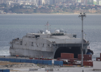 В Одессу зашел новейший катамаран ВМС США (ФОТО)
