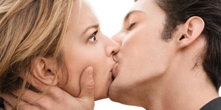 В Канаде девушка умерла из-за поцелуя с парнем