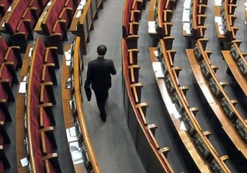 Рада позбавила Трухіна депутатського мандата, а Лероса відсторонили від участі в роботі ВР до кінця війни 