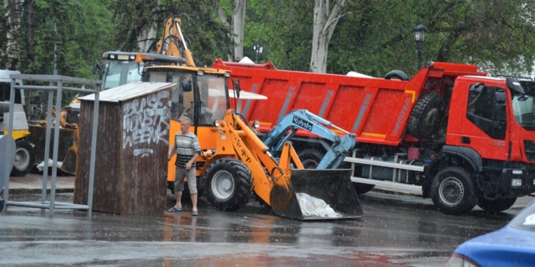 Работы по реконструкции Соборной остановлены: нашли фундамент бывшего магистрата